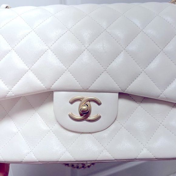 Chanel Classic Flap Bag - Picture 5 of 9